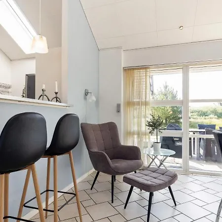 Holiday home Four-bedroom In 24 *
