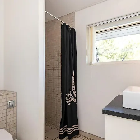 Four-bedroom In 24 Holiday home